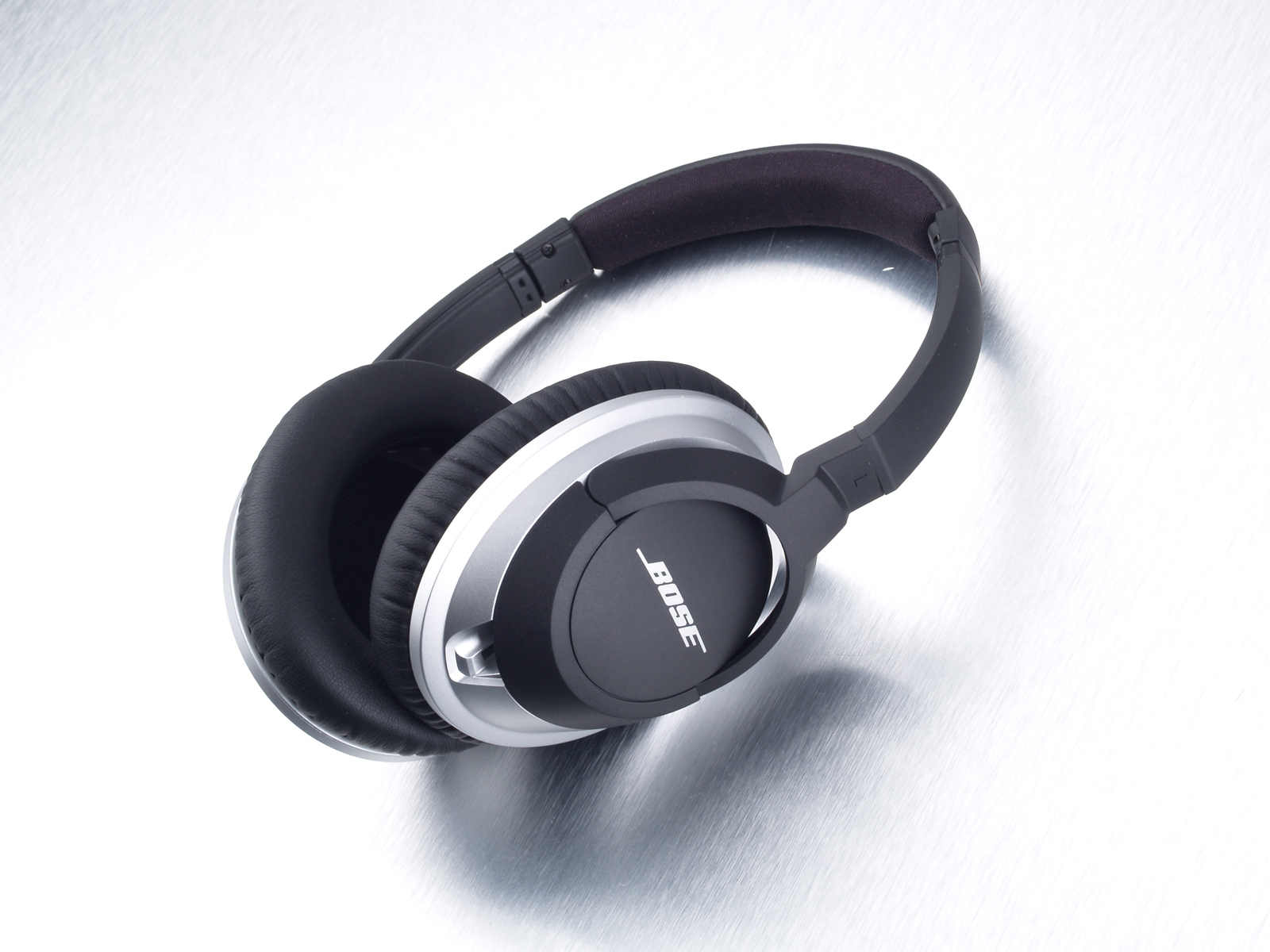 Bose 头戴式降噪耳机新宠 QC45 来了！让你佩戴和听音都舒适 - 知乎