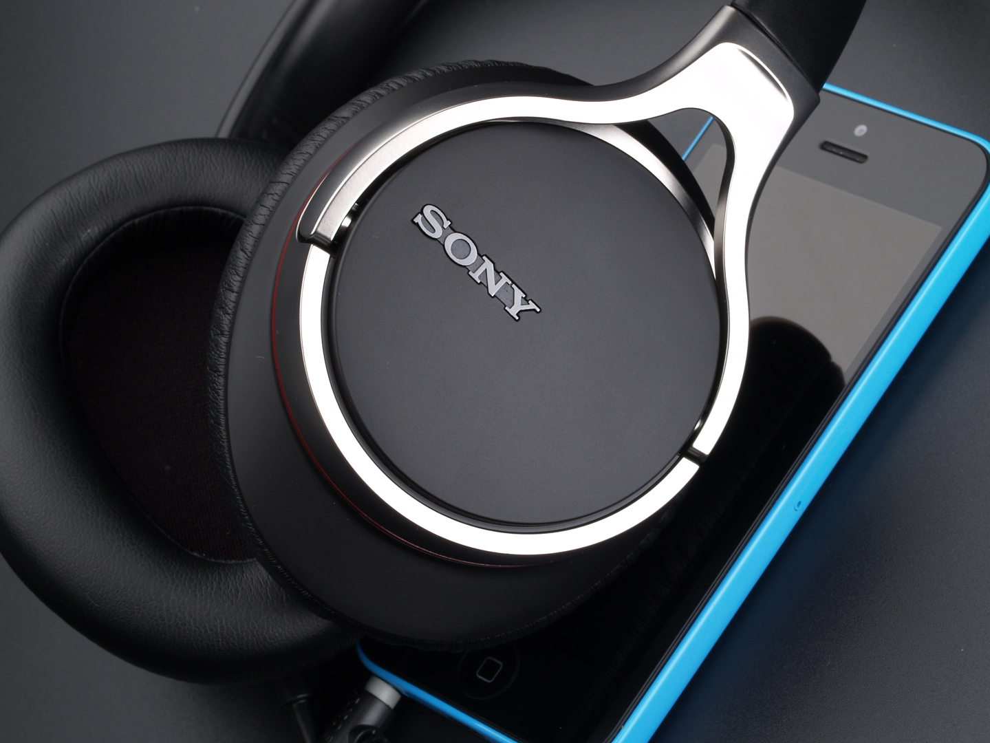 索尼 Sony MDR-XB950BT 重低音蓝牙立体声耳机 黑色 支持蓝牙4.0 NFC，到手42.89欧，原价89.9欧！ 2020-10-17 Saturn打折特价活动 - 德国买买买